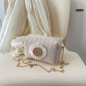 Bolso Pequeño Cuadrado de Moda Verano 2026, Elegante con Decoración Floral, para Mujer, de Hombro o Cruzado - Product Image 1