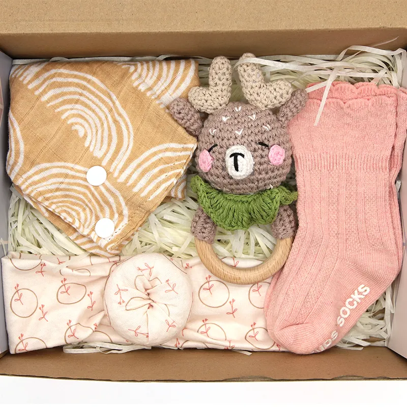 Custom DIY Collocation Baby Gift Set Rattle Socks Bib Headband Pacifier Clip Teether Baby Towel Swaddle Blanket Baby Stuff