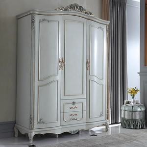 Armario Esmeralda antiguo de lujo europeo de <span class=keywords><strong>tres</strong></span> puertas hecho a mano de madera maciza con tallado en oro muebles de dormitorio francés para uso doméstico - Product Image 2