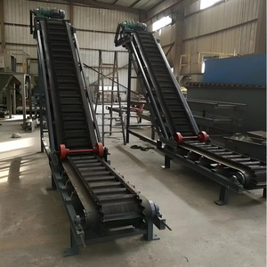 Nastro trasportatore ad alta inclinazione con pareti laterali ondulate e denti per angoli da 0 a 90 gradi °   Fertilizzante Organico in Bulk per Terreni Inclinati - Product Image 1