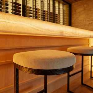 Barra <span class=keywords><strong>de</strong></span> Bar Contemporánea <span class=keywords><strong>de</strong></span> Mármol Iluminada Personalizada, Diseño Retroiluminado, Ecológica, Duradera, para Hogar, Restaurantes y Clubs <span class=keywords><strong>de</strong></span> Alta Gama - Product Image 4