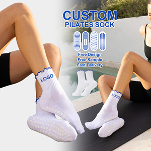 कस्टम कढ़ाई मुक्त नमूना कम मोक प्रीमियम पाइलेट्स महिलाओं कस्टम मोजे गैर पर्ची कपास योग पकड़ खेल मोजे - Product Image 1