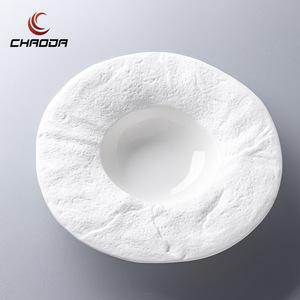 Assiette ronde en forme de chapeau en <span class=keywords><strong>porcelaine</strong></span> blanche avec motif évidé Assiette à soupe Assiette à gâteau Assiette de banquet - Product Image 4