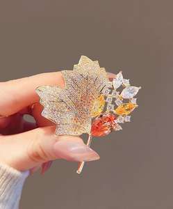 Gitmek parti zarif Rhinestone Maple Leaf büyük broş Pins kadınlar için yaprak broş giyim aksesuarları yaka <span class=keywords><strong>Pin</strong></span> ceket Corsages - Product Image 5