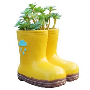 Maceta con Forma de Botas de Lluvia, 4'', Pequeña, de Resina Amarilla, con Orificio de Drenaje, Hecha a Mano, para Exteriores, con Logotipo Personalizado - Product Image 1