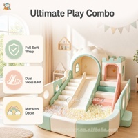 Structure de jeu intérieure commerciale pour enfants, combinant château gonflable, toboggan, piscine à balles et maisonnette, pour centre de divertissement familial