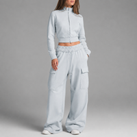 Ensemble de survêtement Y2K personnalisé pour femme, deux pièces, style streetwear : haut court zippé à col montant et pantalon cargo taille haute à cordon de serrage et jambes larges
