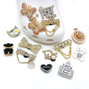 Breloques <span class=keywords><strong>de</strong></span> décoration <span class=keywords><strong>de</strong></span> chaussures <span class=keywords><strong>luxe</strong></span> bling personnalisé strass métal disigners breloques <span class=keywords><strong>de</strong></span> chaussures <span class=keywords><strong>de</strong></span> <span class=keywords><strong>marque</strong></span> pour sabot chaussures décoration en gros - Product Image 2