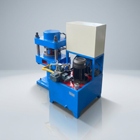 Presse de vulcanisation de caoutchouc entièrement isolée avec moteur, pompe, contrôle automatique PLC, type quatre colonnes, pression précise, anti-vibration