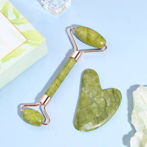 Personalizzato <span class=keywords><strong>pietra</strong></span> di cristallo naturale Anti invecchiamento strumento di massaggio Set palmare bianco verde quarzo giada <span class=keywords><strong>pietra</strong></span> rullo Gua Sha <span class=keywords><strong>per</strong></span> il <span class=keywords><strong>viso</strong></span> - Product Image 5