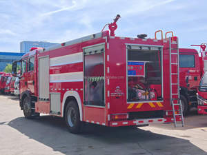 Camion de pompiers robuste 4x2 à simple pont avec pompe à incendie pour le sauvetage en cas d'incendie dans les entrepôts et les usines, véhicule de lutte contre les incendies - Product Image 3