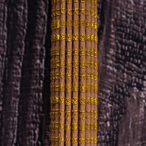 Bâtons d'encens religieux en bois de santal naturel écologiques très tendance avec de minuscules mots porte-bonheur dorés, aromatiques pour l'intérieur et l'extérieur - Product Image 4