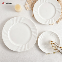 Assiettes de présentation rondes en céramique ivoire gaufrée de style italien, en porcelaine, pour mariage, vente en gros d'usine