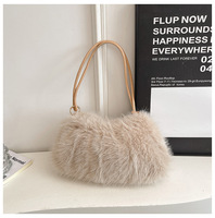 Nouvelle collection automne-hiver transfrontalière : Sac à bandoulière décontracté en fausse fourrure de renard pour femme, style frais et doux, avec fermeture éclair et sangle unique.