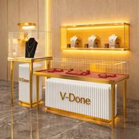 Vitrine de présentation de bijoux de luxe en métal doré avec cadre en verre trempé et éclairage LED pour bagues, colliers, montres, boutique de détail