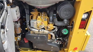 Chargeuse sur pneus CAT 246D d'occasion, moteur d'origine en bon état, peu d'heures de fonctionnement. Mini-chargeuse sur pneus Cat 246C - Product Image 6