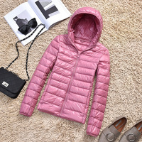 Veste d'hiver rembourrée pour femme avec logo personnalisé, en duvet de canard blanc de haute qualité, avec sac, capuche intégrée