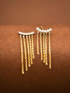Pendientes Largos de Borla con Circonitas Brillantes, Diseño Exclusivo y de Alta Gama, Color Dorado, para Mujer - Product Image 3