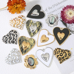 Pendentif Cœur en Acier Inoxydable Plaqué pour Bijoux DIY (Colliers, Boucles d'Oreilles) - Vente en Gros - Product Image 1