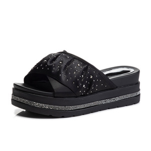 Sandalias Planas Formales de Plataforma Acolchada con Pedrería y Transparentes para Mujer, Diseño Nuevo, Venta al por Mayor - Product Image 5