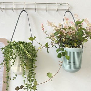 Olla <span class=keywords><strong>colgante</strong></span> de plástico de diseño único de 9cm con función de riego automático Olla <span class=keywords><strong>colgante</strong></span> para interiores - Product Image 1