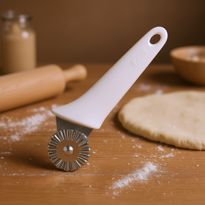 Rouleau à pâtisserie Kaiser en métal pour bordures de pâte, outils de pâtisserie - Product Image 3