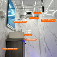 Remorque WC mobile avec douche et réservoirs d'eau potable et usée pour événements extérieurs, installations publiques et chantiers