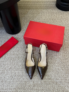 Tacones de aguja con detalle en relieve y cierre de hebilla para mujer, ideales para citas y el día a día, estilo Valentino. - Product Image 3