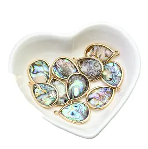 Lucidatura di conchiglie di abalone naturale colori perline con ciondolo a forma di goccia d'acqua per accessori per la creazione di gioielli con collana