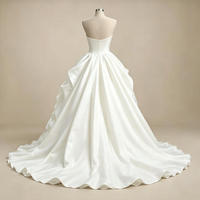 Gaun Pengantin Premium Sweetheart Tanpa Tali Model Ball Gown dengan Aplikasi Mawar 3D dari Kain Organza, Rok Mengembang, dan Ekor Chapel