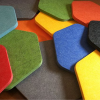 Panneaux muraux insonorisés décoratifs en feutre hexagonal personnalisé Panneau insonorisant en fibre de polyester Panneaux acoustiques en PET