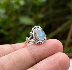 Bague de soleil faite à la main en pierre de lune arc-en-ciel en argent sterling 925 Aura élevant des pierres précieuses naturelles - Product Image 2