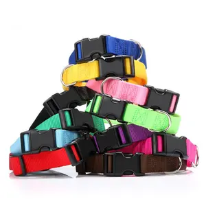 Boucle de collier pour chien en nylon bon marché classique personnalisé du fabricant de produits pour animaux de compagnie avec des rubans personnalisés en plastique pour chien de promenade solide