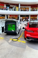 Stasiun Pengisian Daya Darurat YIXINDIAN untuk Penyelamatan 100kWh 140kWh 200kWh 416kWh Pengontrol MPPT Hasil Tinggi Portabel