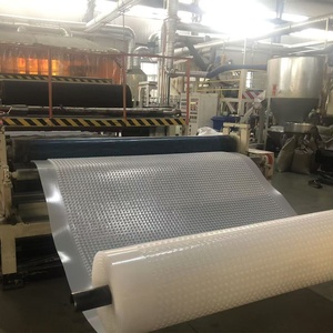 Tabla de drenaje de plástico de alto flujo con canales para paisajismo y drenaje trasero de muros de contención - Product Image 1