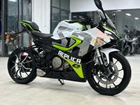 Motocicleta Deportiva QJMOTOR RC250 de 250cc, Bicilíndrica, Refrigerada por Agua, con Carenado Completo, para Adultos