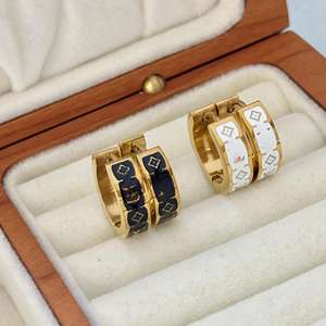 Elegante 18 Karat vergoldete Ohrstecker mit <span class=keywords><strong>M</strong></span>-Buchstabe, schlichter sommerlicher geometrischer Ohrschmuck für Damen, Kreolen im Luxusdesign - Product Image 5