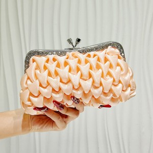 Nuevo Bolso de Mano Mini, Elegante y Portátil, para Cenas Formales, Románticas, con Cierre de Beso, Plisado, de Satén - Product Image 5
