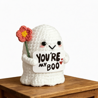 Décoration de table fantaisie : Petite poupée fantôme en crochet fait main pour Halloween, ornée de fleurs, en fil blanc doux tricoté