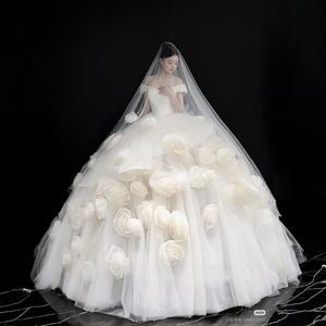 Spjy020 Elegante Vestido de Novia de Satén Color Marfil, Largo hasta el Suelo, con Detalles Florales en 3D, Volantes en Capas, Tul, Estilo Princesa - Product Image 1