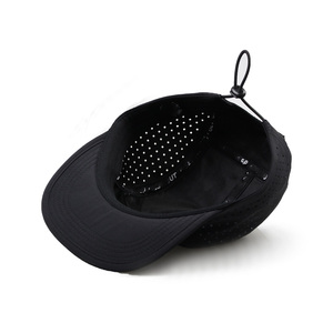 Gorra de Running Personalizada de 6 Paneles, Impermeable, para Golf, con Visera Plana de PVC Transpirable, Perforaciones Láser y Diseño Deportivo con Logotipo - Product Image 3