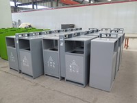 Poubelle extérieure en métal à 2 compartiments, personnalisée en usine, avec cendrier central intégré, poubelle de tri, bac à déchets extérieur