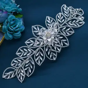 Nuovissimo corpetto da sposa in cristallo con filo 3D Applique con strass abiti a fiori per cucire abiti da sposa decorazione