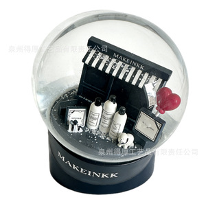 Globo de Nieve de Cristal Makeinkk, Modelo de Salón de Belleza, Regalo Decorativo, Base Redonda Negra, Día de San Valentín, 100% Hecho a Mano - Product Image 1