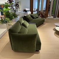 Canapé modulaire deux places en velours vert moderne avec table d'appoint intégrée pour salon et maison