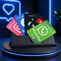 Puce NFC NTAG215 13,56 MHz sans contact, étanche, support de carte cadeau OEM, code QR personnalisable, cartes de médias sociaux