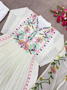 Vestido de diseñador plateado estilo Bollywood para mujer, traje indio de 3 uds para cada festival y función a precio mayorista - Product Image 3