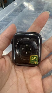 สำหรับนาฬิกา <span class=keywords><strong>Watch</strong></span> <span class=keywords><strong>SE</strong></span> 3 [<span class=keywords><strong>GPS</strong></span> + <span class=keywords><strong>Cellular</strong></span> 40 มม.] ตัวเรือนอะลูมิเนียมทรงสี่เหลี่ยม OLED Starlight พร้อมสาย Starlight Sport Band ขนาด S/M (สินค้ารีโนเวท) - Product Image 3