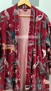 Robe kimono en velours à imprimé animal pour femme, ceinture enveloppante, manches longues, col châle, tenue d'automne, robe de chambre à motifs rouges - Product Image 5