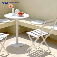 Ensemble de chaises pliantes modernes en métal, idéal pour les salons de thé, les cafés et les espaces extérieurs – Mobilier de restauration pour boissons fraîches et snacks